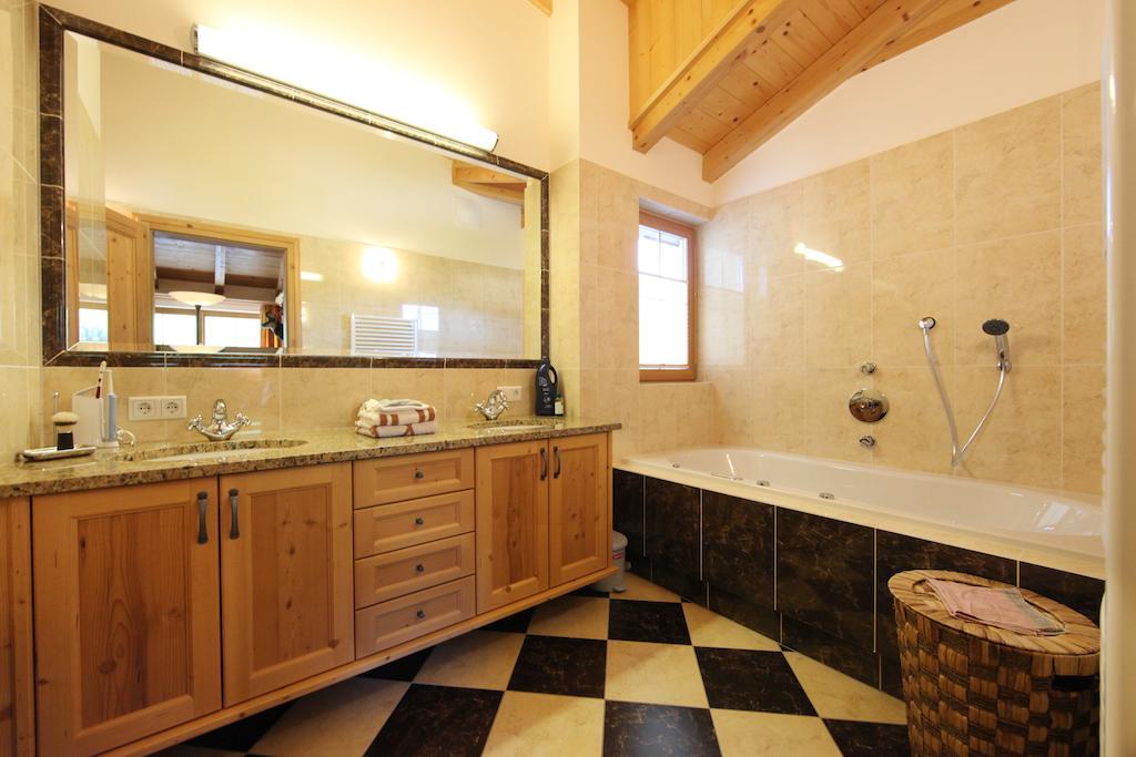 Apartamento Penthouse Kitzpanorama Kaprun Habitación foto